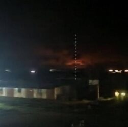 Новини світу - Соцмережі пишуть про атаку на ще один НПЗ у Росії