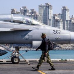 Новини світу - США втратили винищувач і вертоліт у Південнокитайському морі