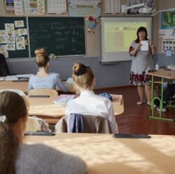 Новини бізнесу - Стало відомо, хто з вчителів отримуватиме щомісячну доплату