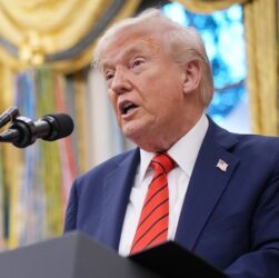 Новини світу - Трамп помилково опублікував заклик переслідувати його опонентів - ЗМІ