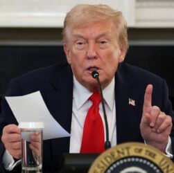 Новини світу - Трамп пояснив, що допомагає укладати мирні угоди