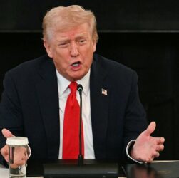 Новини політики - Трамп вірить, що врегулює війну РФ проти України