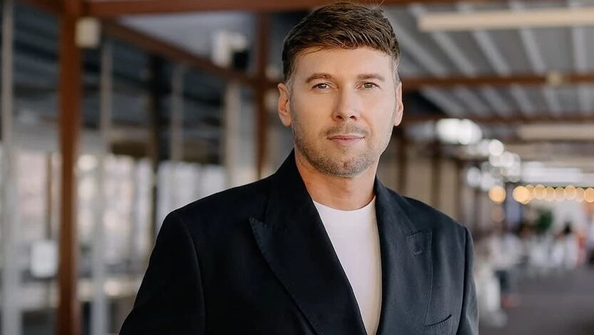 Новини культури - У дім українського режисера Олексія Комаровського влучив ворожий дрон