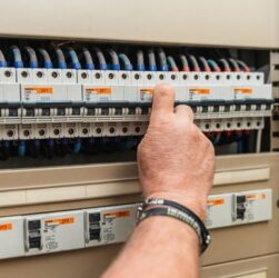 Новини України - У Дніпрі після загадкового спалаху фіксують перебої зі світлом