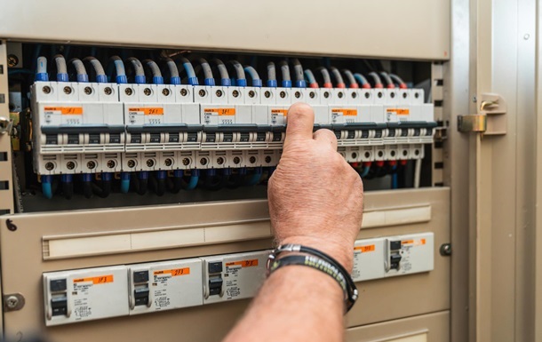 Новини України - У Дніпрі після загадкового спалаху фіксують перебої зі світлом