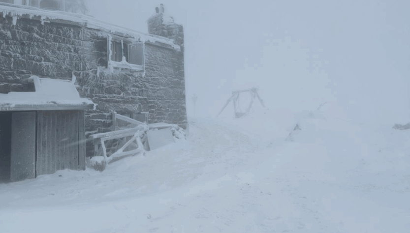 Новини України - У Карпатах намело пів метра снігу й вдарив мороз
