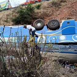 Новини світу - У ПАР перекинувся автобус: загинуло понад 40 людей