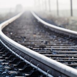 Події - У РФ поїзд з військовим вантажем зійшов з рейок після підриву колії - ГУР