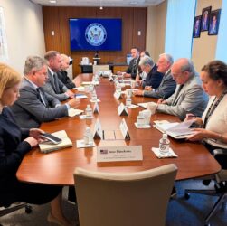 Новини України - Українська делегація зустрілася з Келлогом