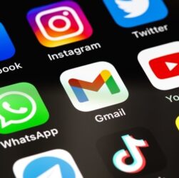 Новини світу - В Афганістані обмежили доступ до Instagram, Facebook та Snapchat