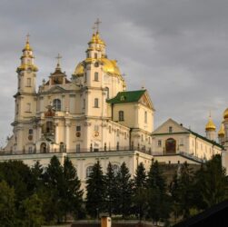 Новини України - В Почаївській лаврі проводять обшуки