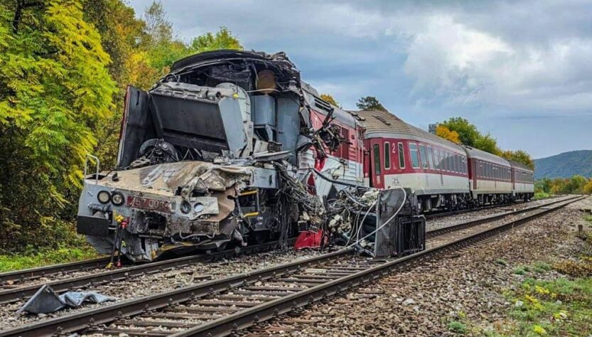 Новини світу - В Словаччині зіткнулися два поїзди: майже 100 потерпілих