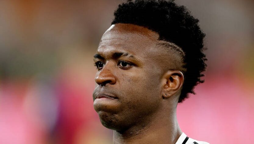 Новини спорту - Вінісіус показав себе галантним кавалером, вибачившись за зради