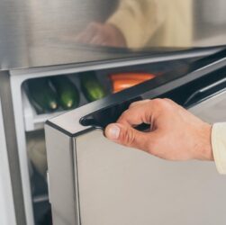 Новини України - Як розморозити холодильник: поради для щоденного комфорту