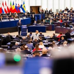 Новини світу - Європарламент спростив позбавлення безвізу країн