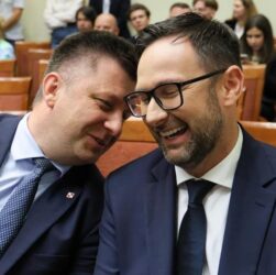 Новини світу - Європарламент зняв імунітет з двох польських депутатів