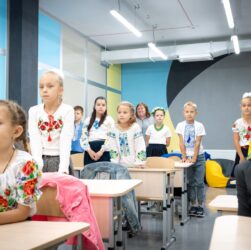 Новини України - За кордоном верифікували перші суботні та недільні українські школи