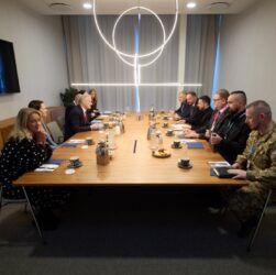 Новини України - Зеленський обговорив з прем'єром Норвегії "стіну дронів"