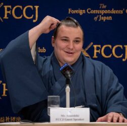 Новини спорту - Зірка сумо з України хоче отримати японський паспорт