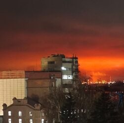 Новини бізнесу - Атака дронів зупинила роботу Саратовського НПЗ - ЗМІ