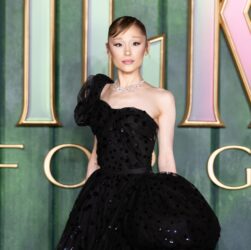 Новини культури - Блогер напав на Аріану Гранде на прем’єрі Wicked у Сінгапурі