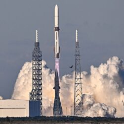 Технології - Blue Origin вперше зловила бустер ракети після запуску