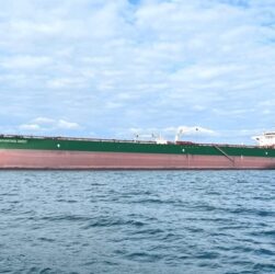 Новини світу - Іран затримав танкер в Ормузькій протоці - ЗМІ