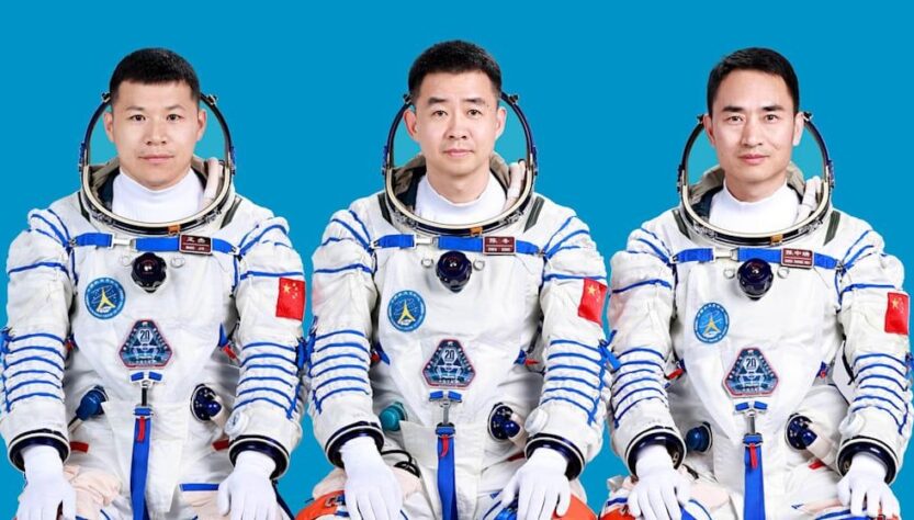 Технології - Китайські астронавти застрягли на орбіті після удару космічного сміття