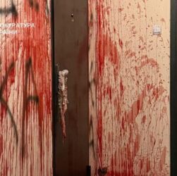 Новини Києва - Облив двері колишньої дівчини кров’ю: у Києві суд виніс вирок чоловіку