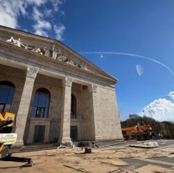 Новини України - Окупанти готуються відкрити драмтеатр у Маріуполі