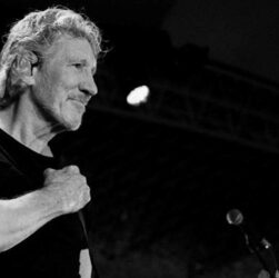 Новини культури - Роджер Вотерс обрушився з критикою на Джолі після її візиту в Україну