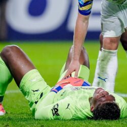 Новини спорту - Травматично зламаний палець зняв у Парми першого воротаря на чотири місяці