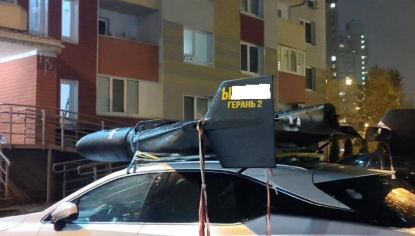 Новини Києва - У Києві чоловік перевозив "шахед" на даху авто