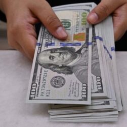 Новини Києва - У Києві начальник відділення поліції зник з арештованими коштами