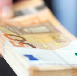 Новини України - Україна вперше повернула з-за кордону кошти, вкрадені внаслідок корупції