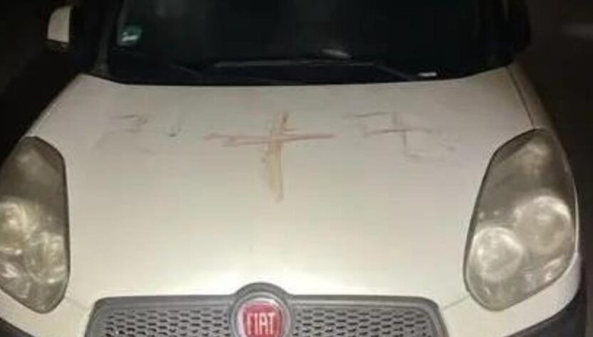 Новини світу - В Німеччині на 50 авто виявили свастики, намальовані людською кров'ю