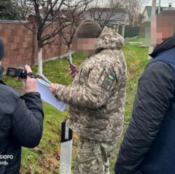 Новини України - Затримало пʼятьох прикордонників, які випустили за кордон сотню ухилянтів