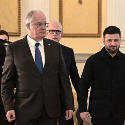 Новини політики - Зеленський прибув до Афін