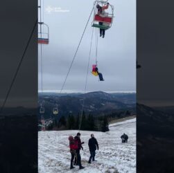 Рятувальники зняли з підйомника 78 людей, з них 39 дітей.