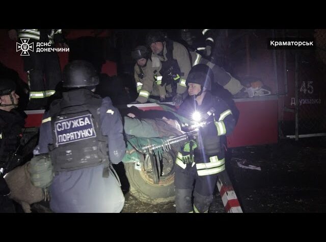 Краматорськ: з-під завалів дістали тіло загиблої жінки