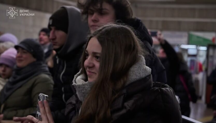 Музика, що єднає: Оркестр ДСНС привітав киян із прийдешнім Різдвом 🎄