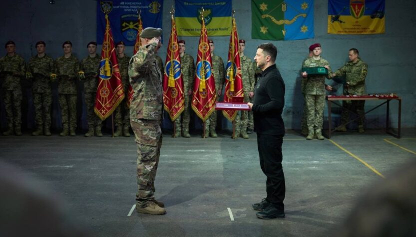 Володимир Зеленський вручив нагороди українським захисникам у Харкові