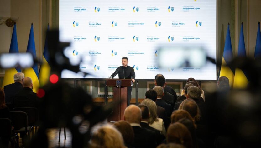 Спілкування Володимира Зеленського з медіа: дипломатія і фронт