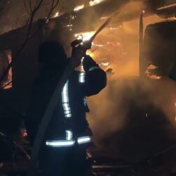 Сумщина: рятувальники гасять пожежі після російських ударів