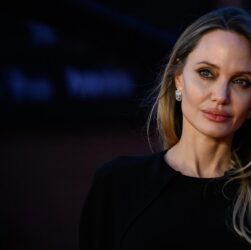 Новини культури - Анджеліна Джолі стала обличчям першого французького Time