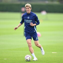 Новини спорту - Аякс досяг домовленості з колишнім захисником Арсеналу