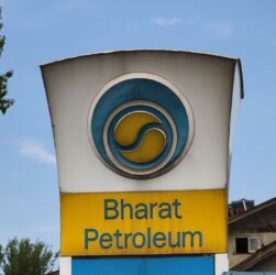 Новини бізнесу - Більшість великих НПЗ Індії почали скуповувати нафту - ЗМІ