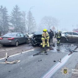 Новини України - Біля Рівного велике ДТП заблокувало трасу на Київ