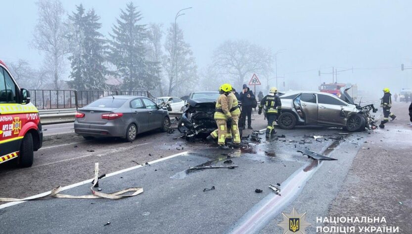 Новини України - Біля Рівного велике ДТП заблокувало трасу на Київ