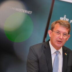 Новини світу - Данія майже вдвічі скоротить допомогу Україні